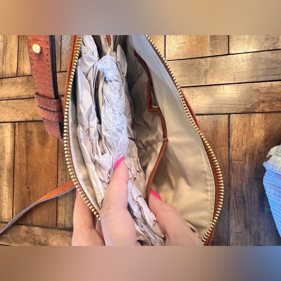 NWT INC Camel Lizard Crossbody bag with Gold tone chain in front - Picture 8 of 14